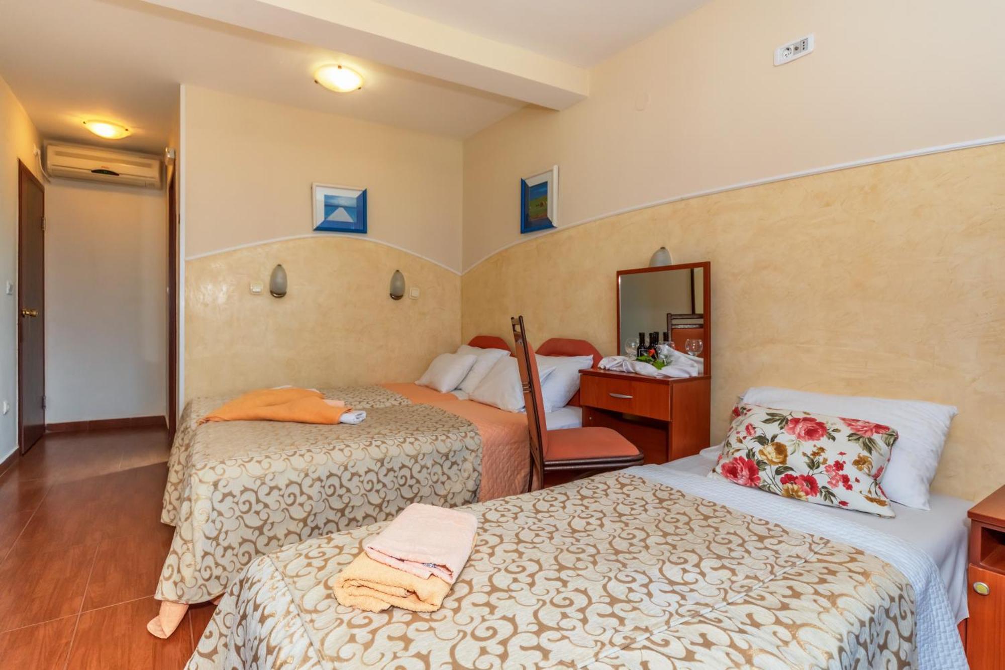 Apartments Pod Lozom With Seaview Petrovac Pokój zdjęcie